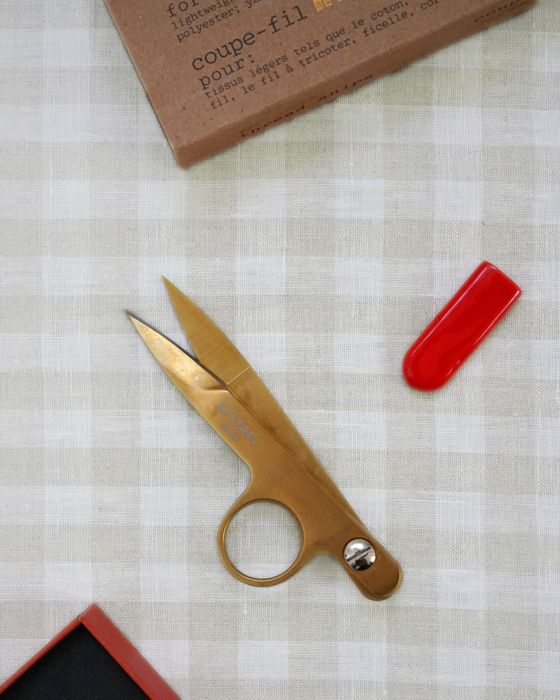 THREAD SNIPS Color: Gold Finish Snips / Scissors Quilting Sewing Crafts